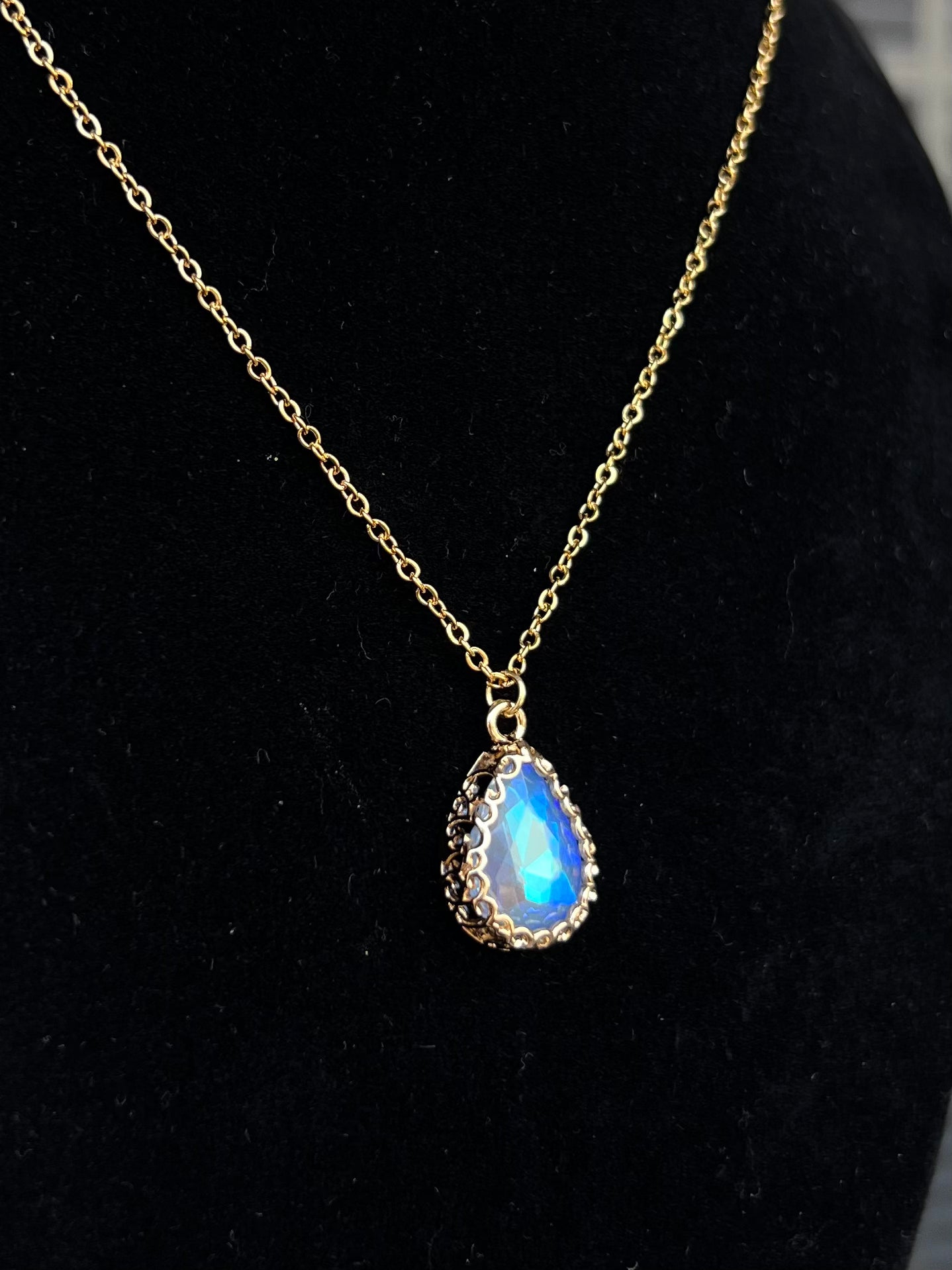 Gold Teardrop Necklace